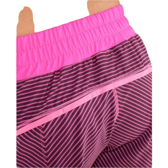 💕HP💕Lululemon Shake & Break Tracker Hyper Stripe Pink Shorts - Picture 6 of 12